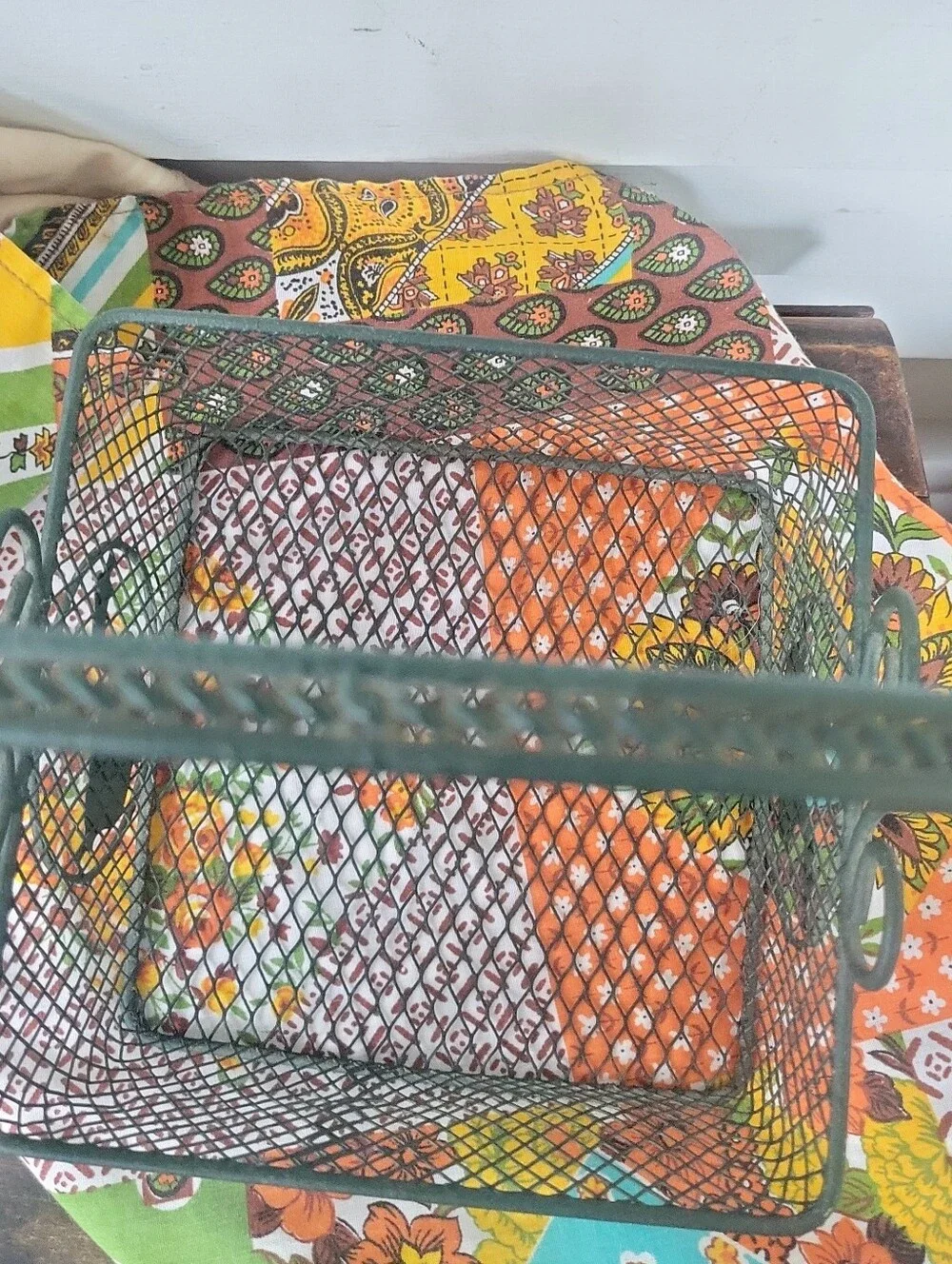 Vintage Cottagecore Goose Hunter Green Wire Basket